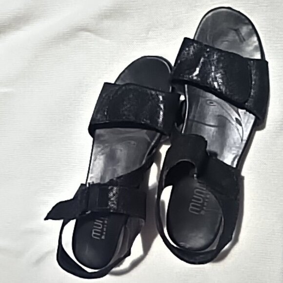 🌺BUNDLE ONLY🌺MUNRO LADIES BLACK SANDALS - Picture 1 of 9